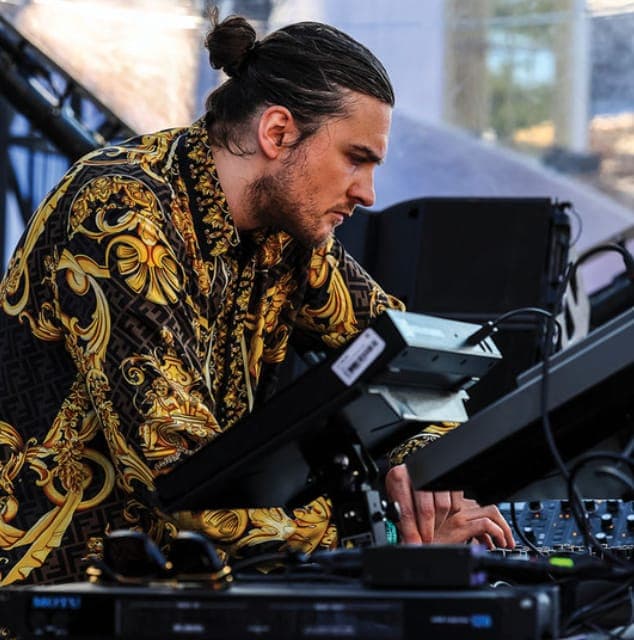 Reinier Zonneveld en directo: productor neerlandés y fundador de Filth on Acid, conocido por sets live maratonianos (récord mundial) — perfil para eventos en Marbella.