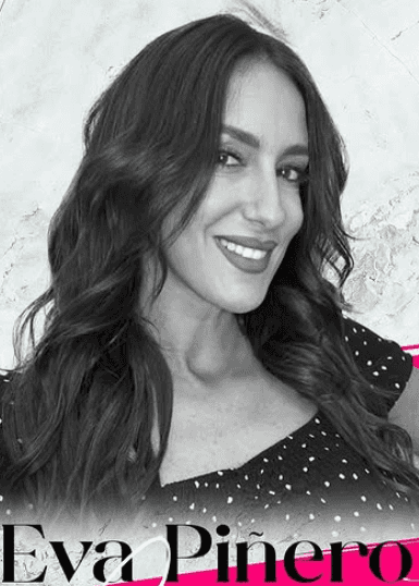 Black-and-white close-up of Málaga flamenco singer Eva Piñero smiling, promotional image for Marbella flamenco events.