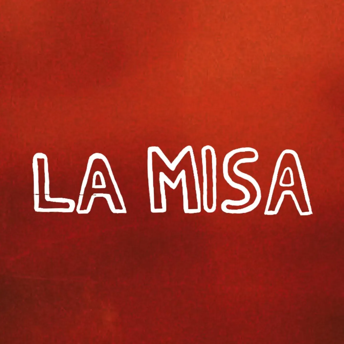 Logotipo de La Misa Marbella con letras blancas sobre fondo rojo texturizado, identidad visual de la promotora de música electrónica.