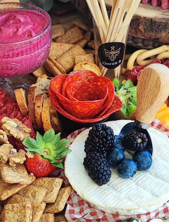 Queen B Grazing Imagen de Galería 2