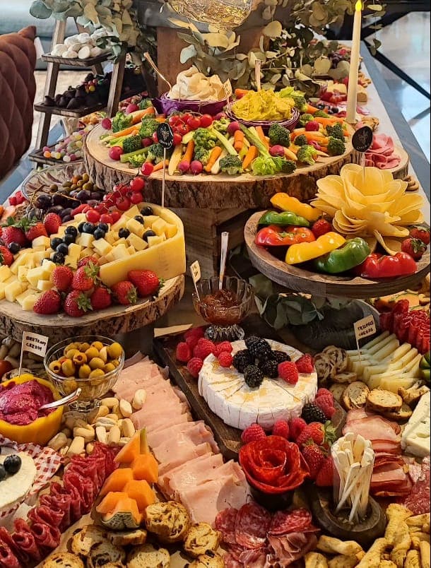 Queen B Grazing Imagen de Galería 3