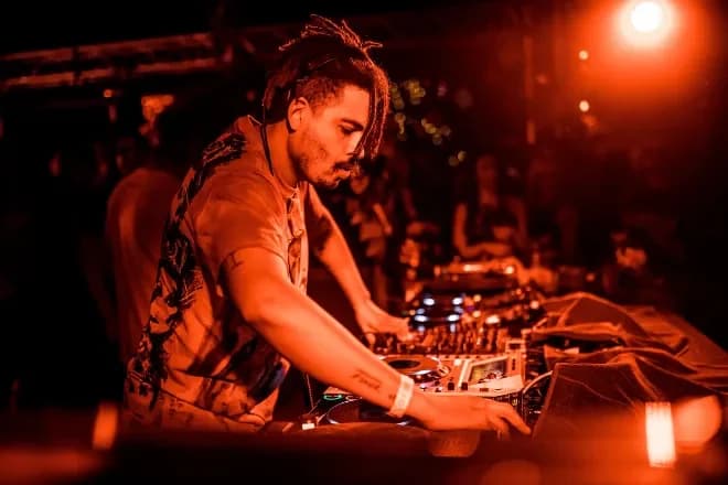 SETH TROXLER Imagen de Portada