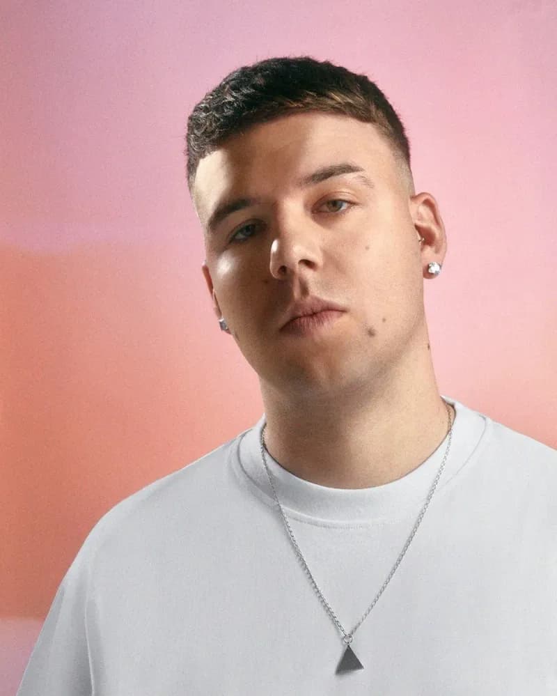 Promotional portrait of Quevedo, Canary Islands artist and one of the leading names in Spanish urban music and reggaeton.