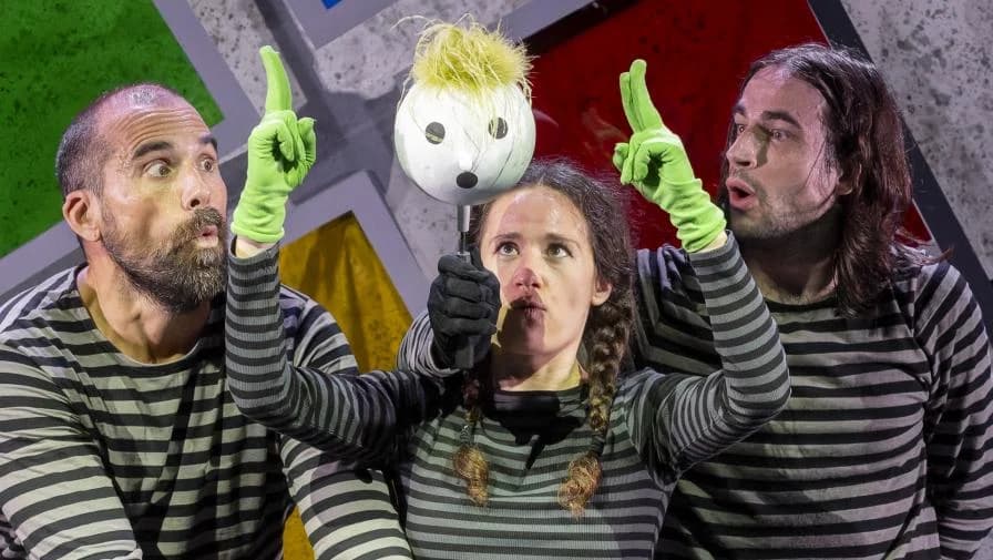 Espectáculo infantil Dadá en Málaga 2026 con títeres, objetos y clown inspirado en Miró, Kusama y Koons