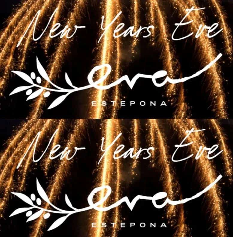Fondo de fuegos artificiales dorados en el cielo nocturno con el texto “New Years Eve Eva Estepona” en tipografía blanca manuscrita sobre la imagen.