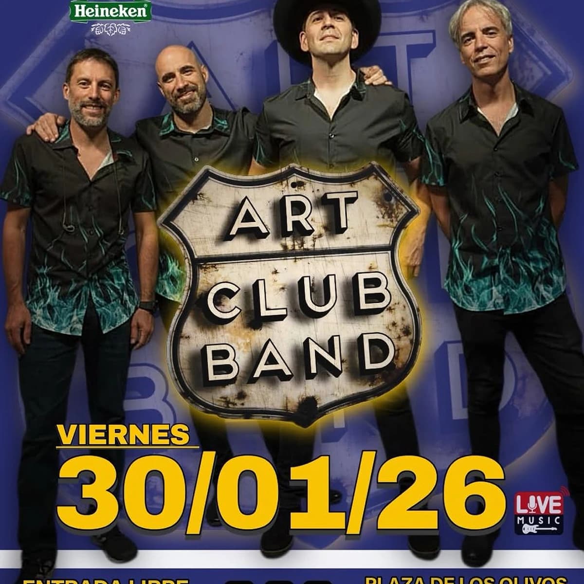 Cuatro integrantes de Art Club Band posan juntos con camisas negras y detalles verdes, uno con sombrero, sobre un fondo promocional. El cartel anuncia su concierto el viernes 30/01/26 en Premiere Club Marbella con entrada libre a las 23:30.