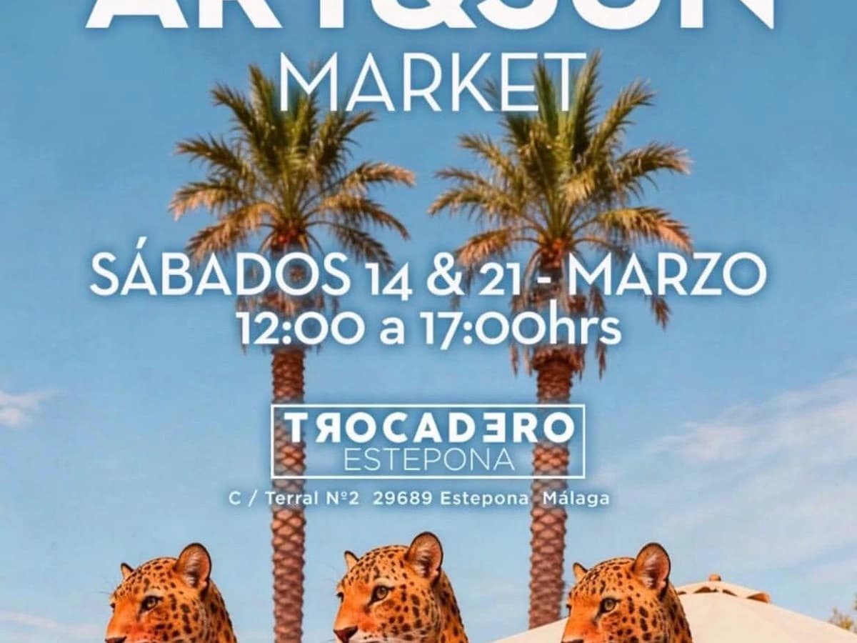 Cartel del Art & Sun Market en Trocadero Estepona con mercado de moda, artesanía y diseño frente al mar.