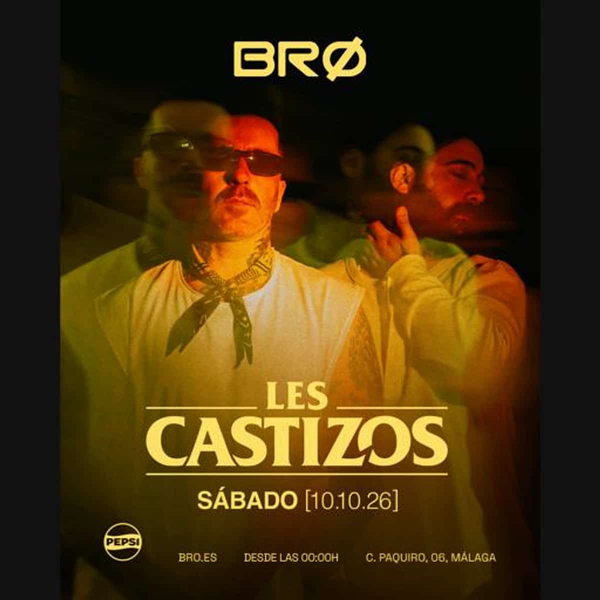 Cartel de Les Castizos en BRØ Málaga con retrato del dúo iluminado en amarillo y naranja, fecha del 10 de octubre de 2026 y hora impresa «desde las 00:00».