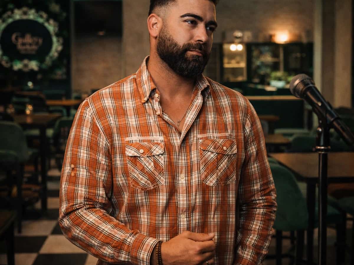 Rubén Fernández en música en directo en Gallery Marbella durante un tardeo premium con ambiente lounge, flamenco en vivo y versiones en directo, plan sábado tarde en Marbella.