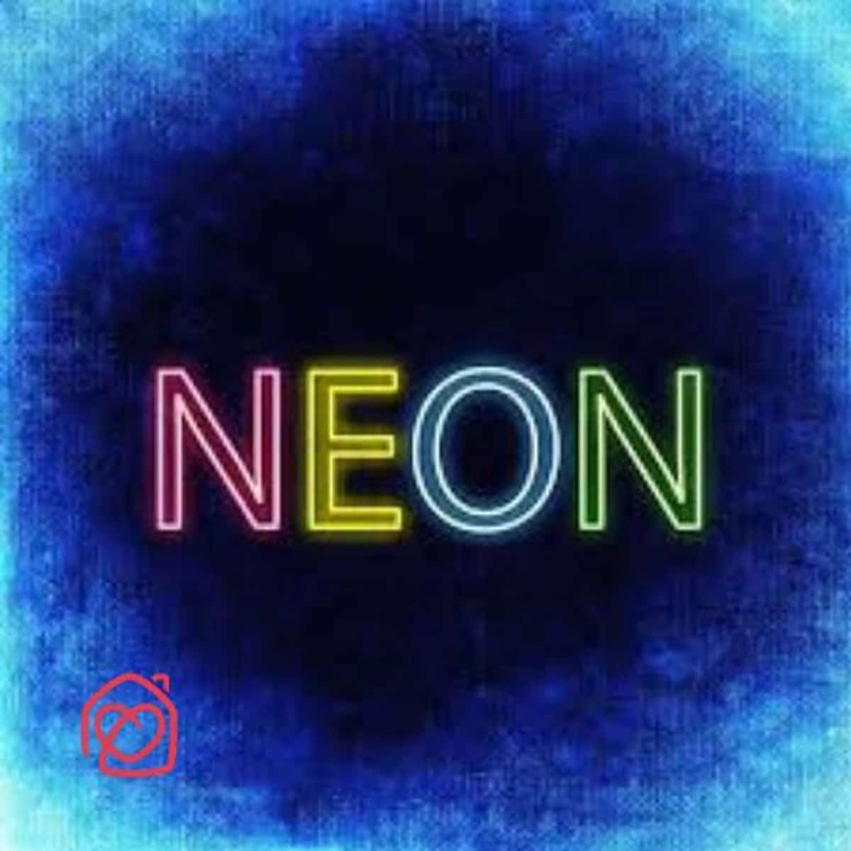 Taller sensorial neón en Casa Ángeles (Marbella): imagen de “NEON” con efecto luminoso, ideal para anunciar una tarde creativa con luz y color.