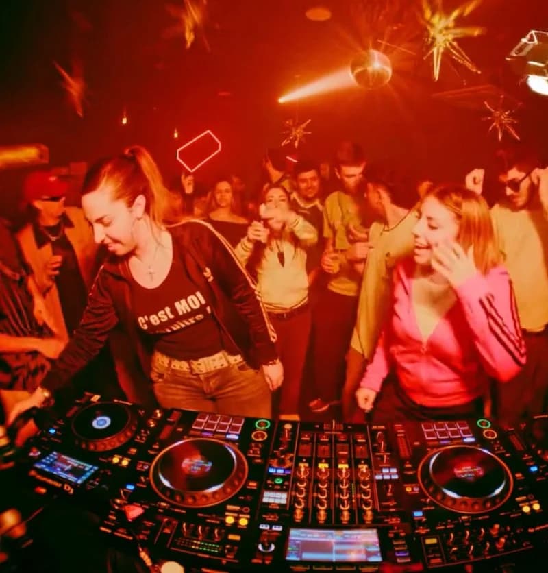 Red Friday – Muestra de Talento Emergente Imagen de Galería 2