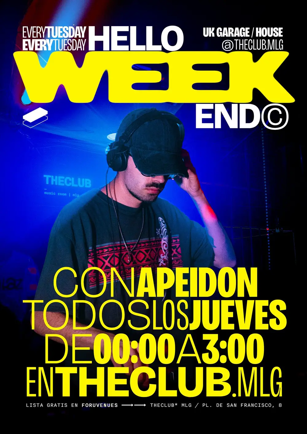 Luces coloridas y multitud bailando en un club