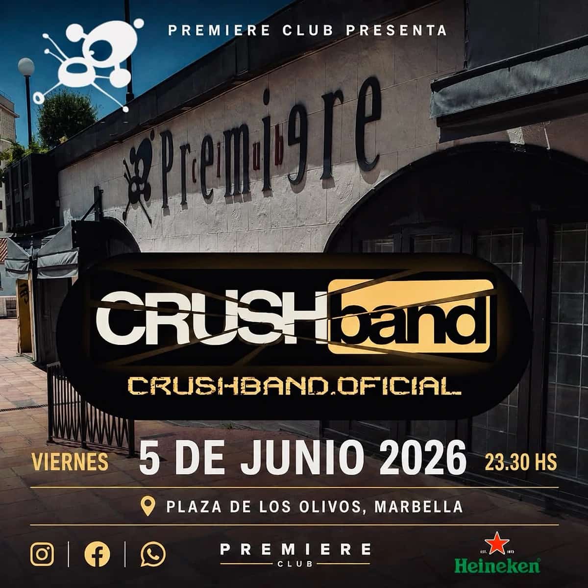Cartel promocional de Crush Band en Premiere Club Marbella con el nombre del grupo sobre fondo oscuro de escenario, focos en la parte superior y texto con el concierto del viernes 5 de junio de 2026 a las 23:30 h en Plaza de los Olivos.