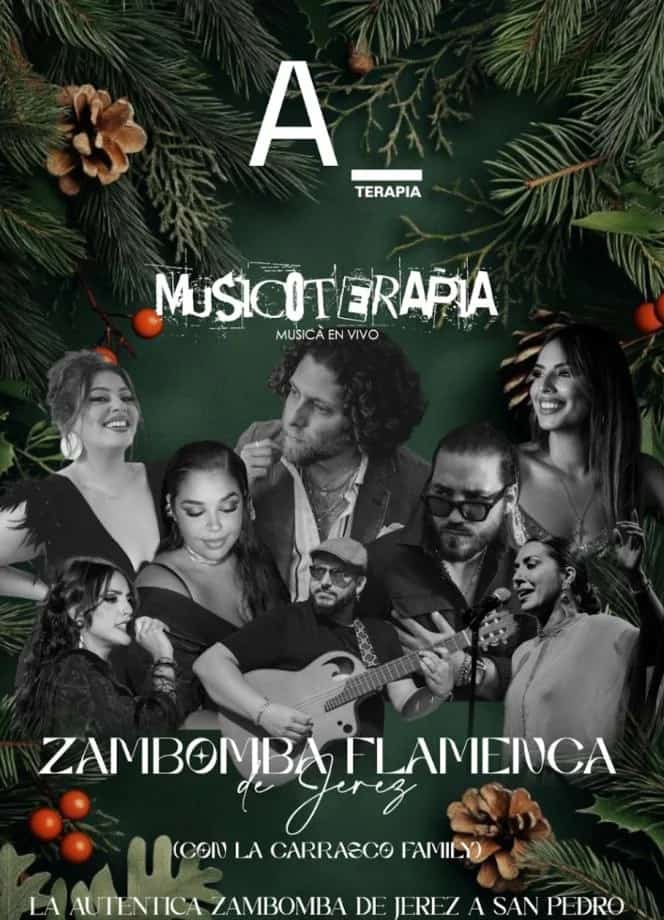 Cartel navideño para la zambomba flamenca del 6 de diciembre en A Terapia San Pedro: fondo verde oscuro con ramas de pino, piñas y frutos rojos, el logo de A Terapia arriba y, en el centro, un collage en blanco y negro de los artistas de la Carrasco Family cantando y tocando la guitarra con el texto “Zambomba Flamenca de Jerez, la auténtica zambomba de Jerez a San Pedro”.