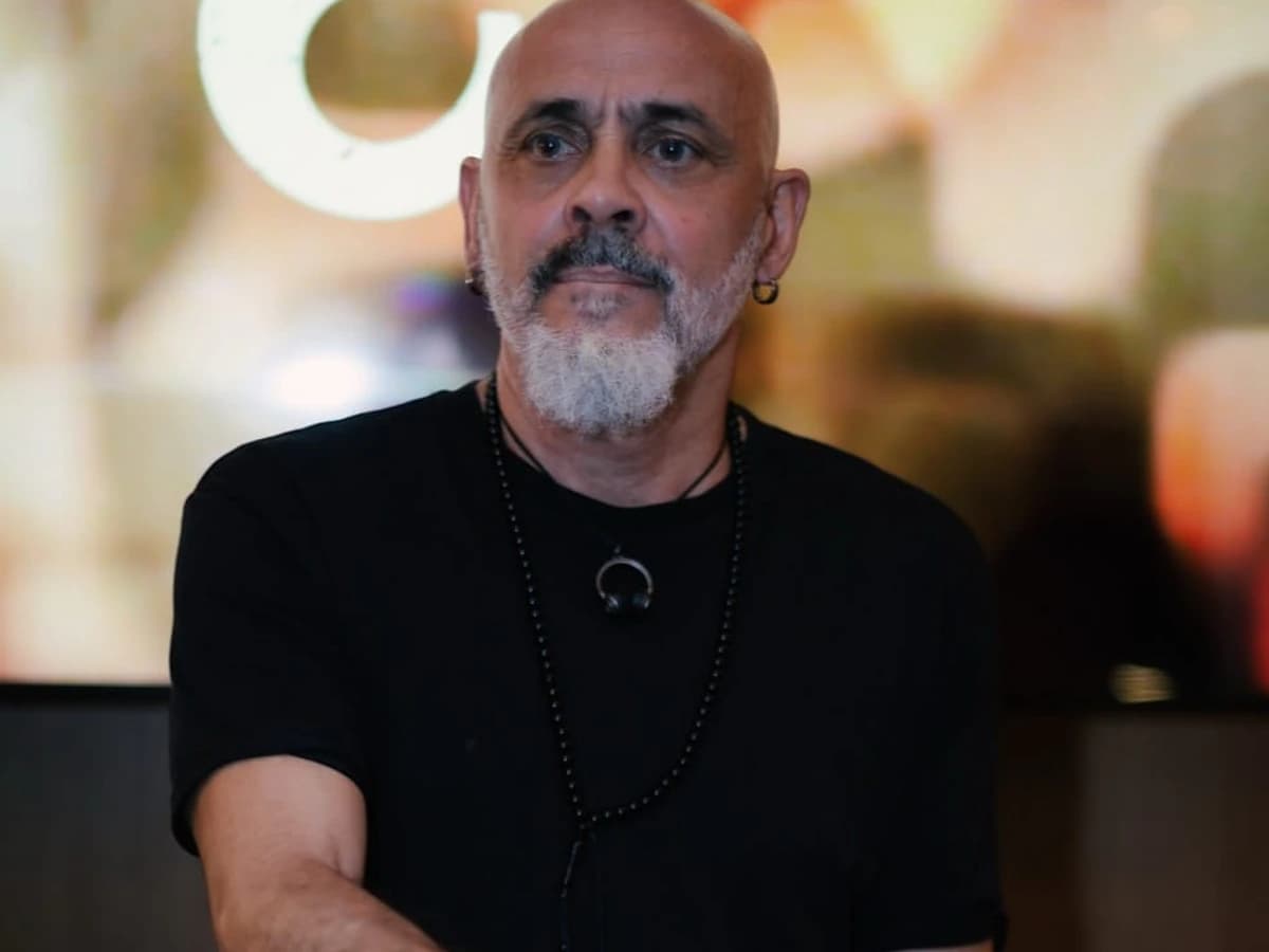 DJ Pakko 2K performing at Mari´e Cocktail Bar Marbella playing a Nu Disco and Funky House DJ set during a nightlife session.