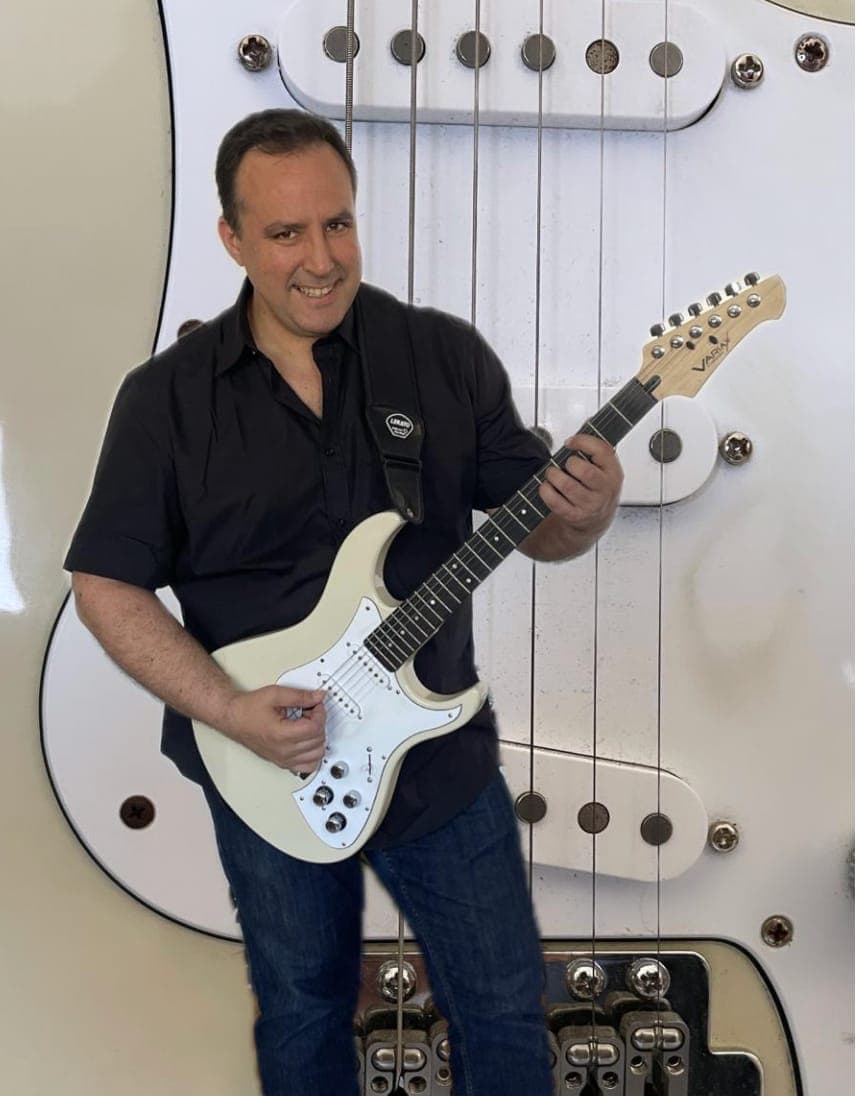 Nueva Andalucía Fair Finale 20 July: La Marea, Pablo Petri & Arenal Duo – Municipal Caseta Gallery Image 1