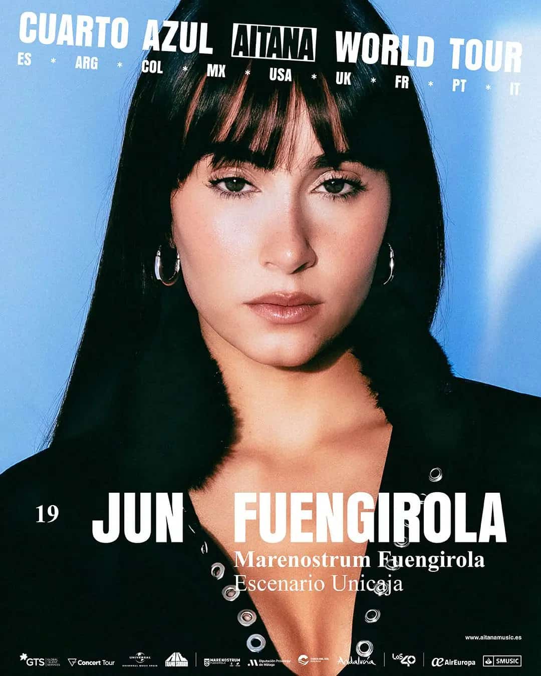 Aitana performing live during her Cuarto Azul Tour 2026 pop concert