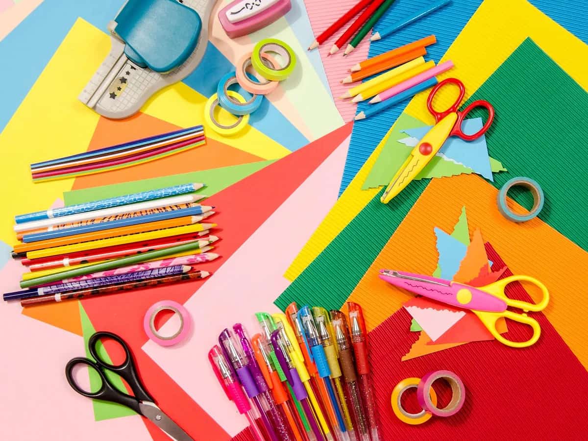 Children’s craft materials including scissors, markers, coloured pencils and paper for a creative Easter activity at Casa Ángeles.