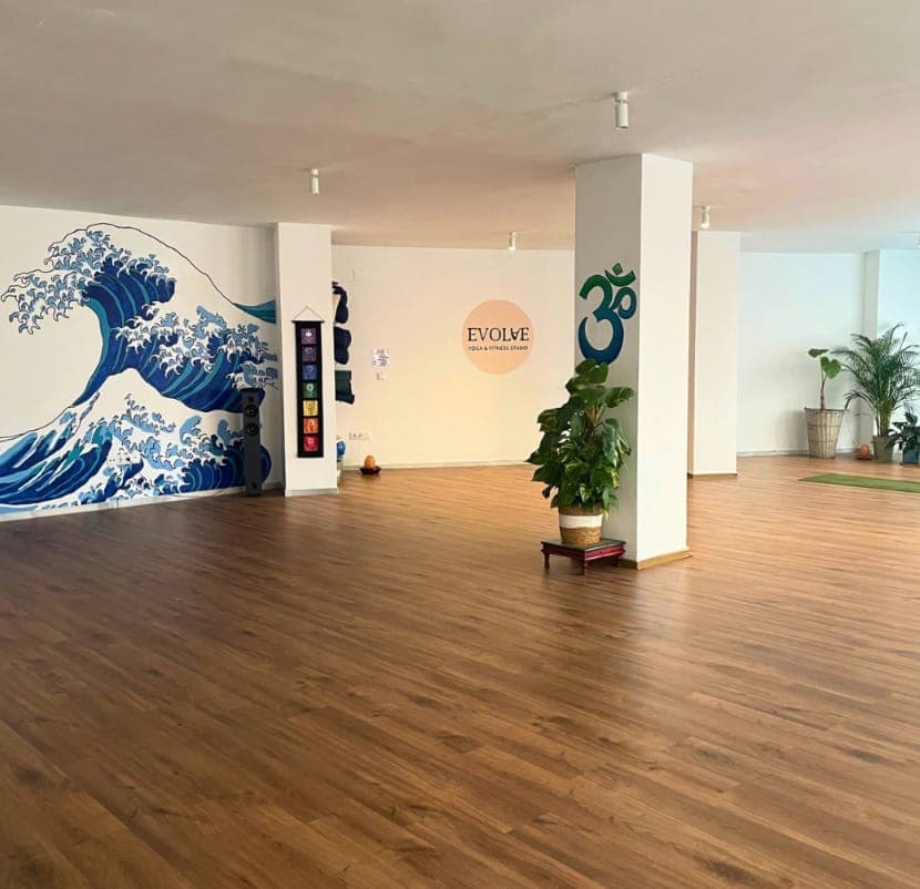 Introducción a YogaMassage – Taller de Yoga Restaurativo y Masaje Terapéutico en Estepona | 20 agosto 2025 Imagen de Galería 3