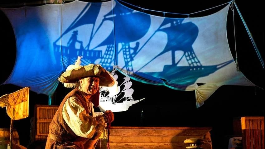 El Tesoro de Barracuda family shadow theatre in Málaga 2026 with pirate story, silhouettes and live music for children