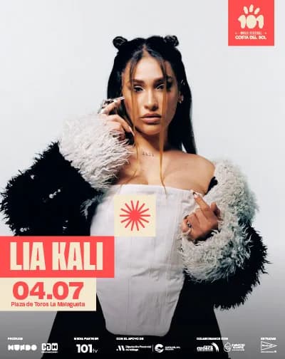 Lia Kali live in Málaga at the 101 Music Festival with her unique blend of reggae and electronic music.