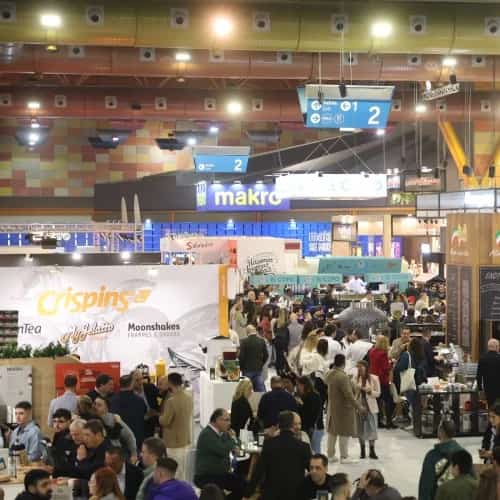 Una imagen vibrante que muestra la Cumbre de Innovación H&T para la Industria de la Hospitalidad.