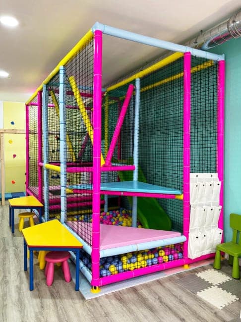 Kids Hat & Patch Workshop in Marbella Gallery Image 3