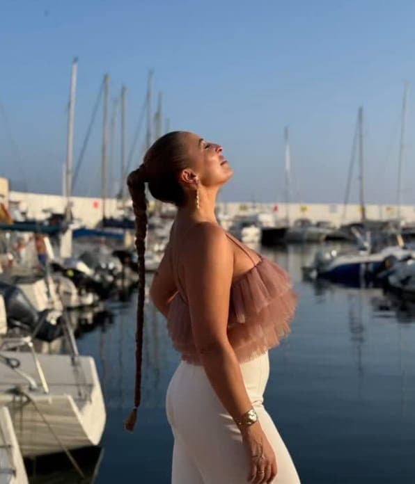 Davinia Escalona Live | Flamenco‑Pop at António Naranjo Stadium 🌹 Gallery Image 1