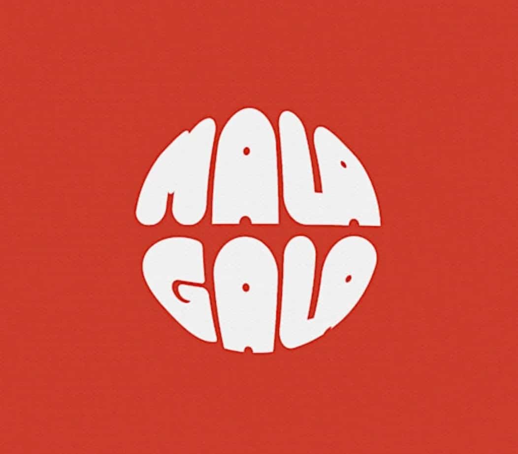 Logotipo de MalaGala Sessions en blanco sobre fondo rojo.