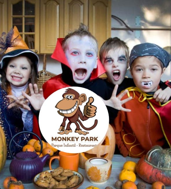 Cartel de la Fiesta de Halloween en Monkey Park Marbella con calabazas, fantasmas y niños disfrazados.