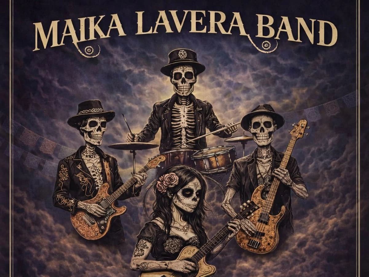 Cartel del concierto de Maika Lavera Band con estética rock y calaveras tocando instrumentos para actuación en Premiere Club Marbella.