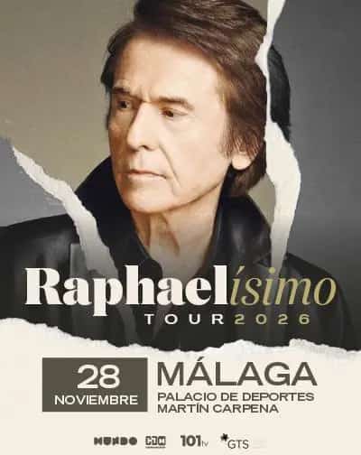 Raphael actuando en directo durante su concierto Raphaelísimo en el Palacio Martín Carpena de Málaga.