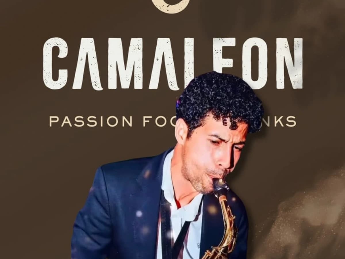 Poster for Maikel Saxx at Camaleón Marbella featuring a sax player and promoting a Dinner & Show on 1 May.