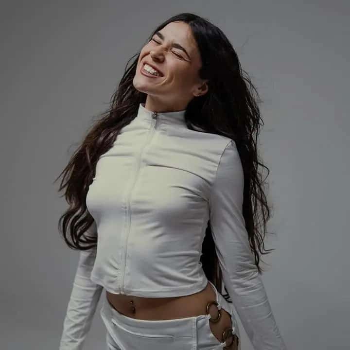 Cartel de Vera GRV en directo en Málaga con «Se me pasó llamarte, mamá» en Sala Trinchera, una cita clave de la música urbana en 2026.