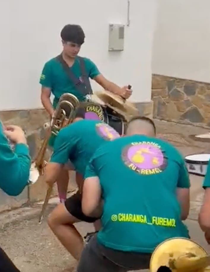 Street band “Fu-Remol” Gallery Image 2