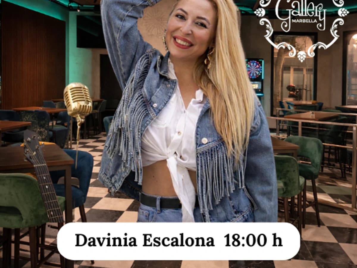 Cartel de Davinia Escalona en Gallery Marbella para el s谩bado 2 de mayo a las 18:00, con ambiente de tardeo, copas y m煤sica en directo en Marbella centro.