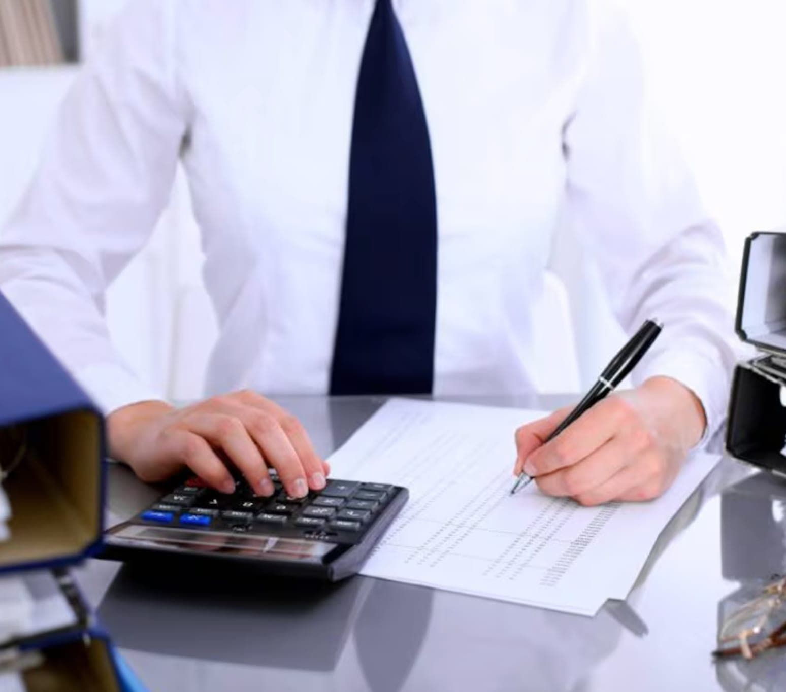 Novedades Fiscales y Financieras – APYMEM Póster