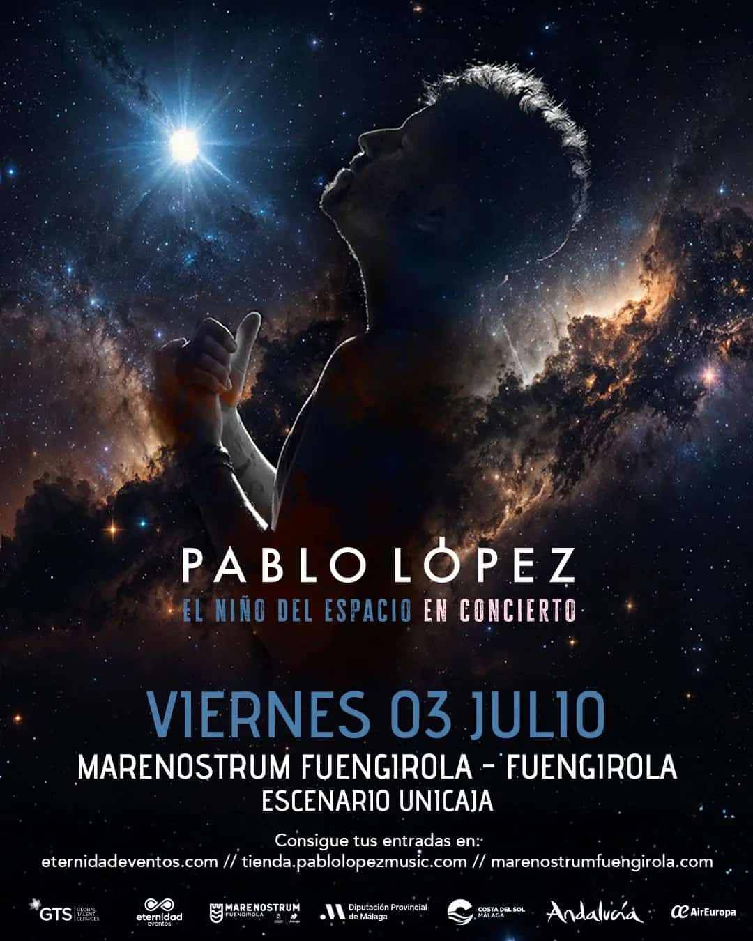 Pablo López performing live during his El Niño del Espacio Tour 2026, playing piano in an emotional concert setting.