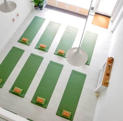 Taller de Yogamasaje Terapéutico Imagen de Galería 2