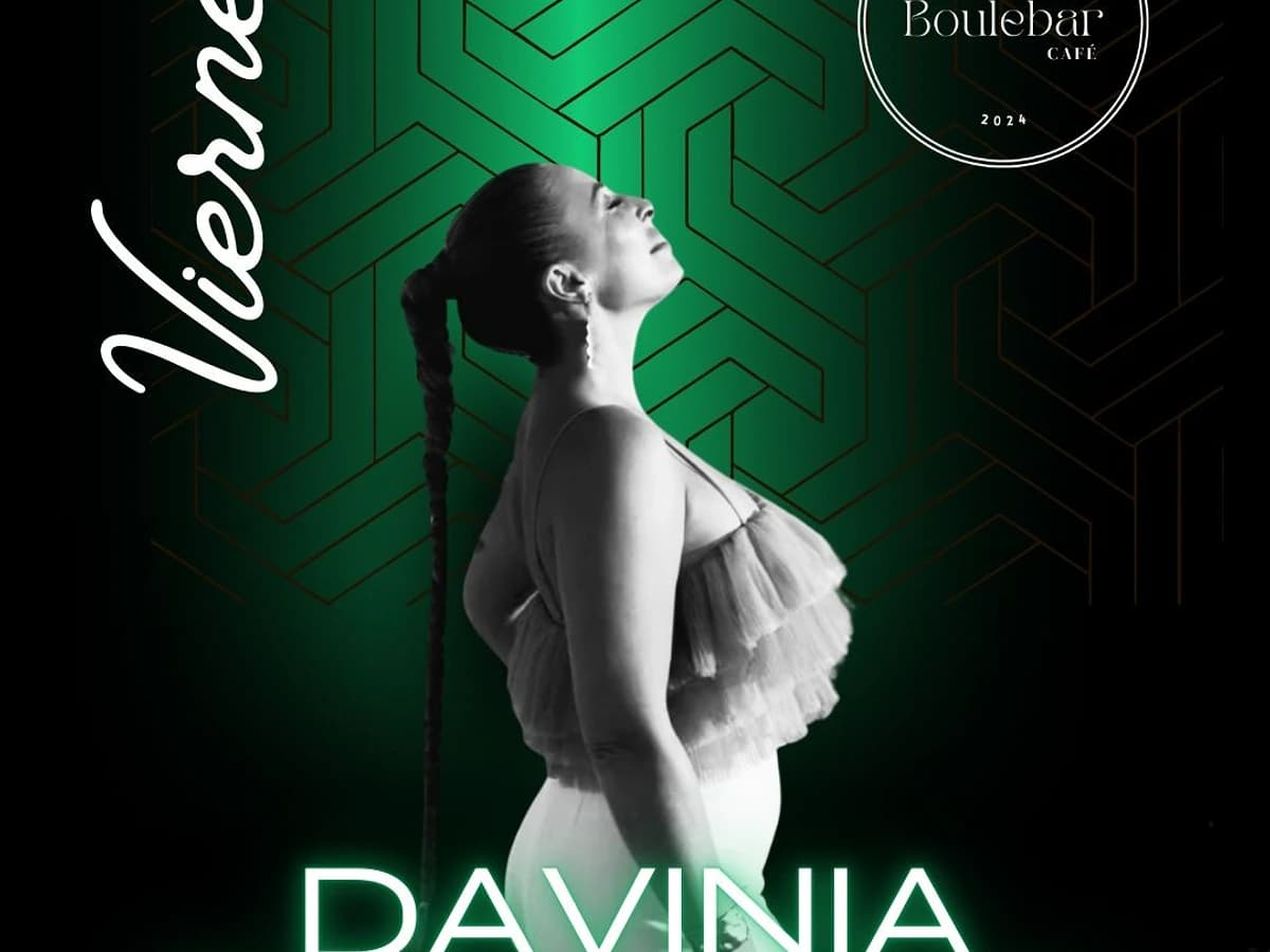 Volante de concierto de música en vivo con Davinia Escalona interpretando música en Viernes.
