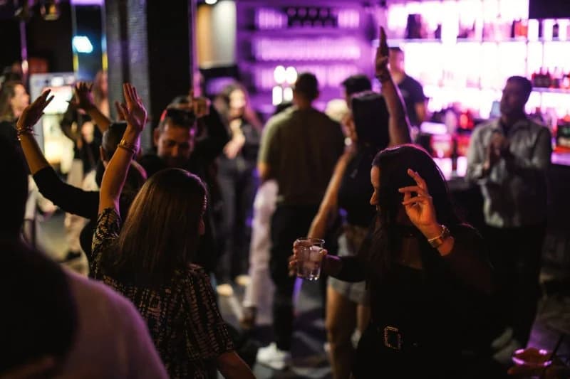 Sábado Night Club con Robot LED
Imagen de GalerĂa 2