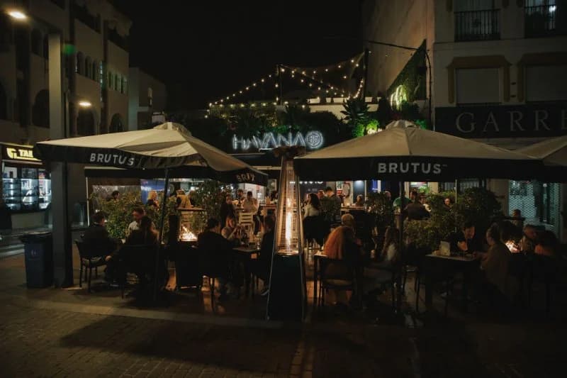 Sábado Night Club con Robot LED
Imagen de GalerĂa 3