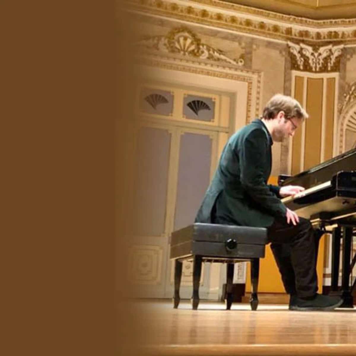 Manuel López performing Valentine's Concert 2026 in Málaga