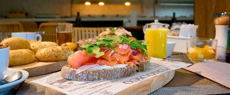 Paquete Especial San Valentín 2026: Estancia Romántica, Cena Gourmet y Música en Vivo en Óbal Hotel Marbella Imagen de Galería 3