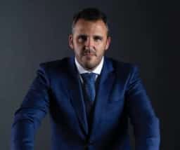 Curro Rodríguez, padrino oficial de Sinergias Club para 2026, con presencia en siete países y más de 37 empresas bajo su liderazgo.