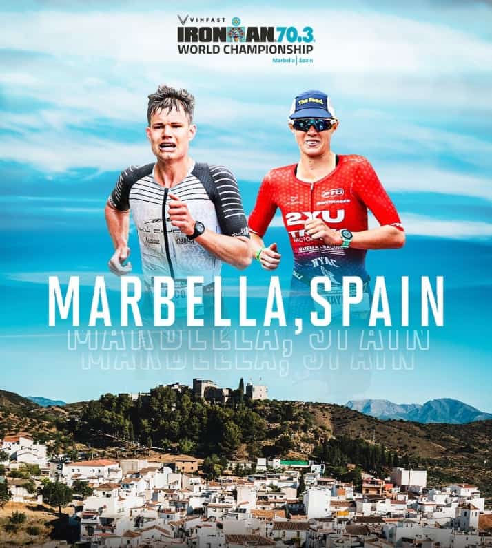Cartel del evento con dos triatletas sobre el pueblo blanco de Ojén y el texto “Marbella, Spain”.