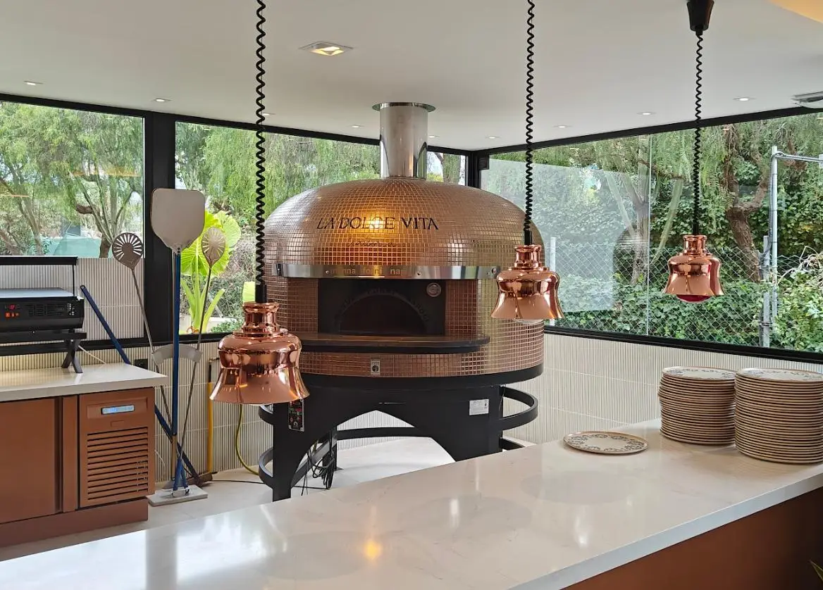 Dolce Vitta pizza oven at Occidental Puerto Banús Hotel in Málaga, a professional Italian-style oven considered among the best pizza ovens on the Costa del Sol.