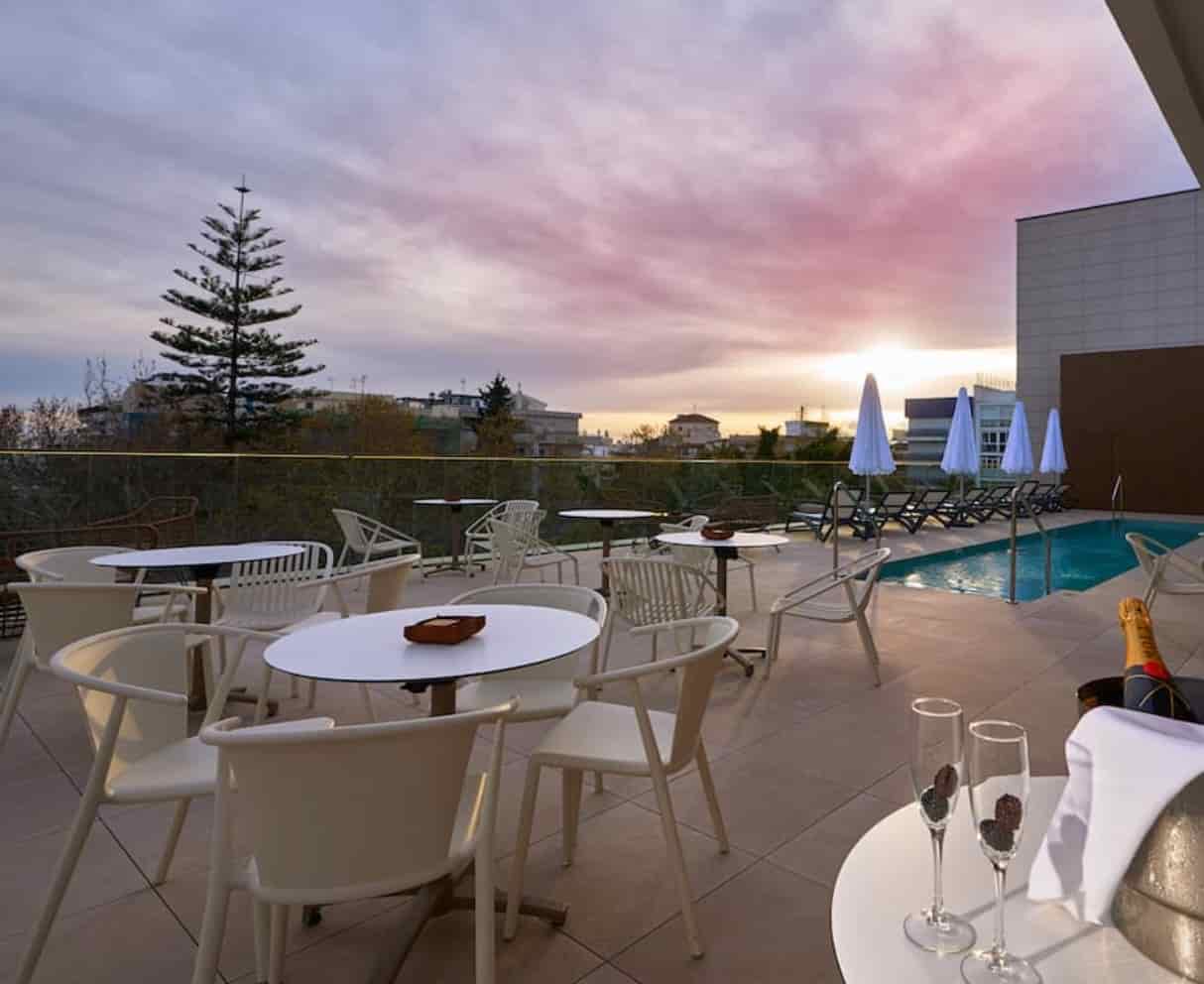 Hotel Obal Cover Image