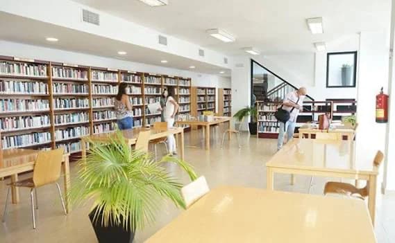 Biblioteca Pública Municipal - Casa de la Cultura "Blas Infante" Imagen de Galería 3