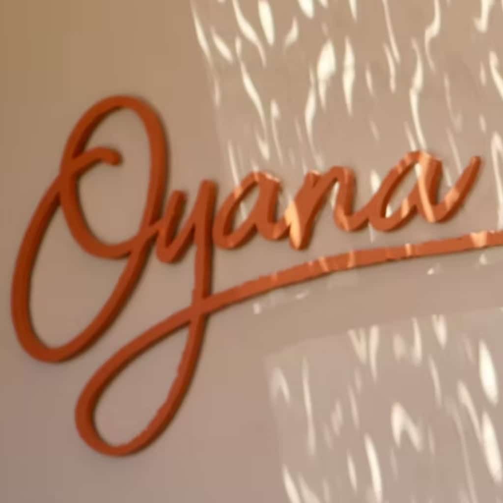 Oyana Beach 🎶🍹 logo